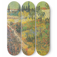 Blühender Garten mit Pfad Skateboard Wall Art