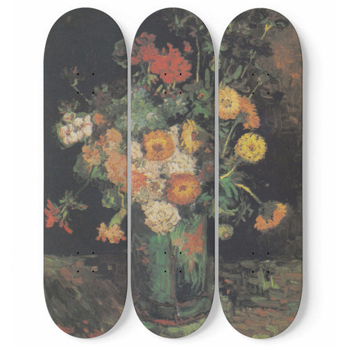 Vase mit Zinnien und Geranien Skateboard Wall Art