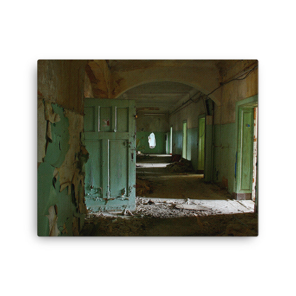 Asyllum Of Forgotten Dreams Canvas Print